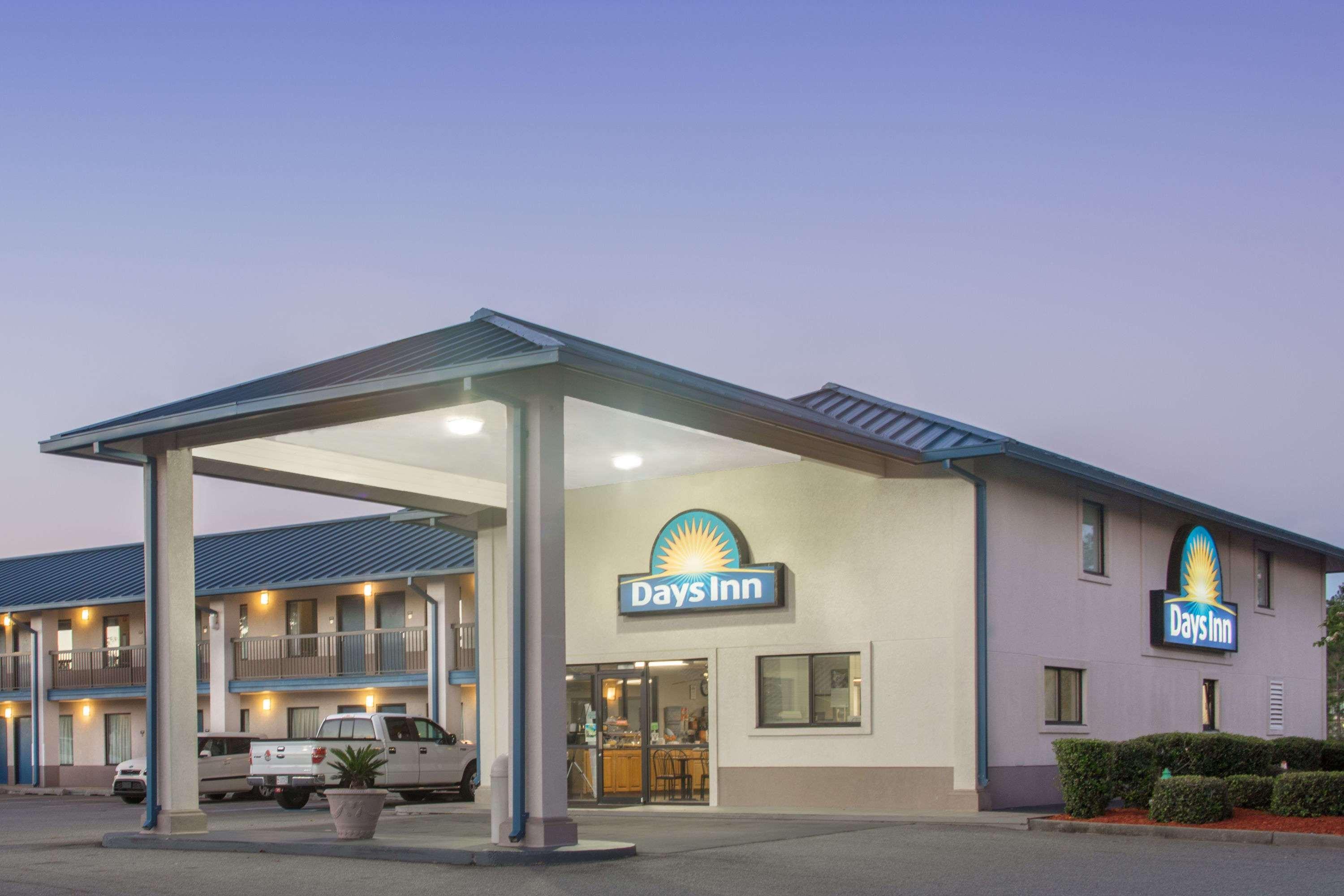 Days Inn By Wyndham Valdosta I-75 Exterior photo